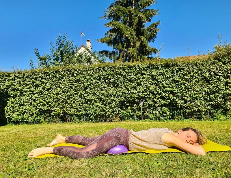 Automassage au Yoga Balles favorisant l'équilibre du corps