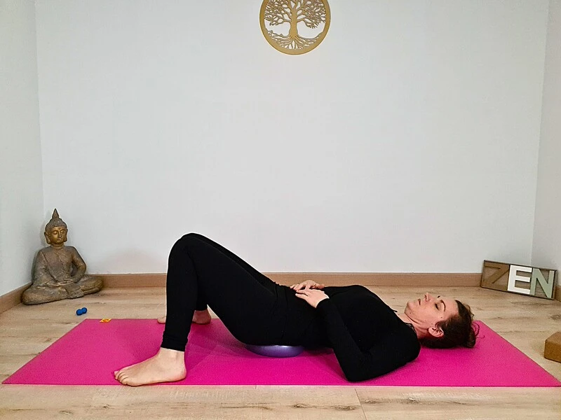 Le Yoga Balles favorise une respiration plus profonde et abdominale