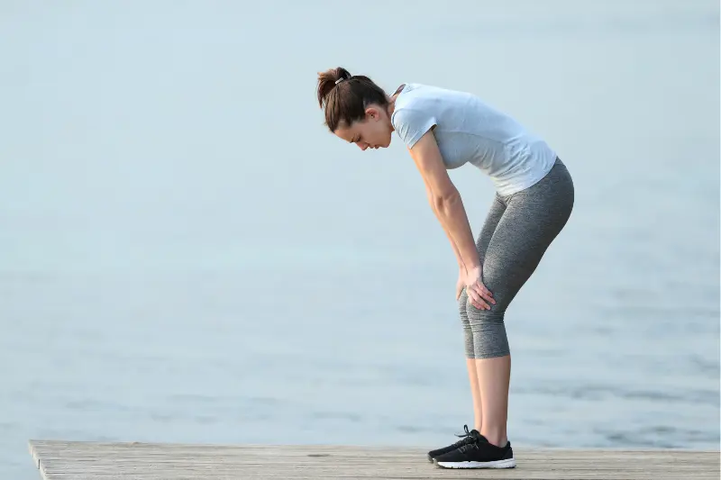 Une femme qui lutte contre la fatigue